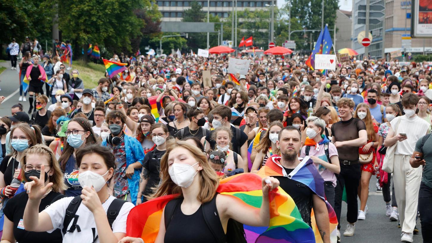 Im August 2021 zog die Parade zum Christopher Street Day durch die Nürnberger Innenstadt. Im August 2021 zog die Parade zum Christopher Street Day durch die Nürnberger Innenstadt.
