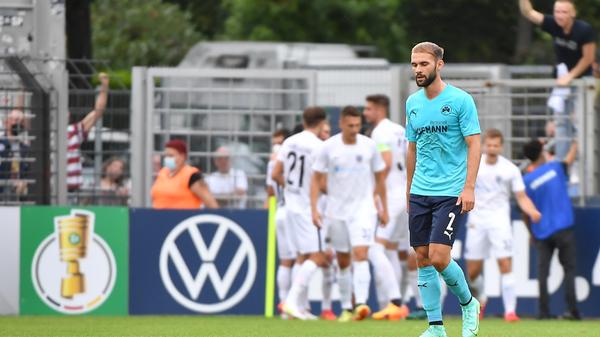 Wegen der Verletzungen beider Außenverteidiger in der Startelf. Allerdings auf rechts und nicht wie erwartet als Linksverteidiger. Hatte immer wieder Probleme mit seinen Gegenspielern, verlor mehrere Zweikämpfe und wurde folgerichtig in der Halbzeit ausgewechselt.