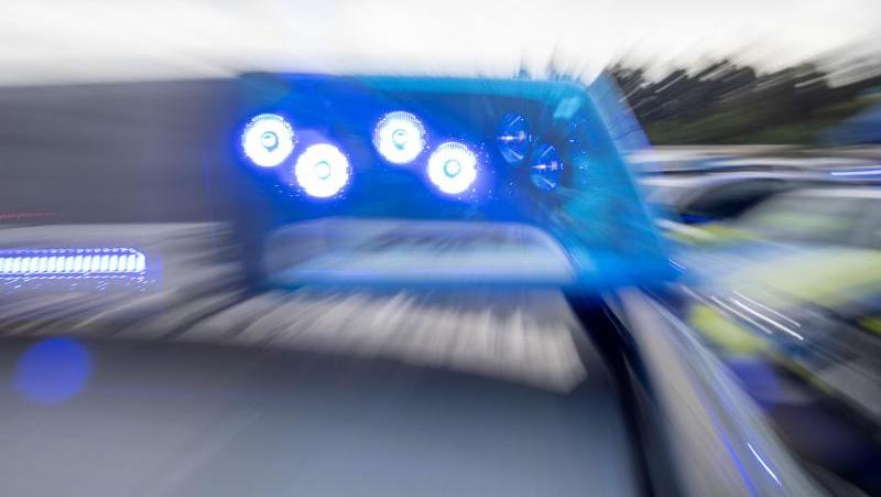 Ohne Papiere saß ein 34-Jähriger im Auto, als die Polizei ihn auf der A3 kontrollierte. Doch der Mann hatte weit mehr auf dem Kerbholz.