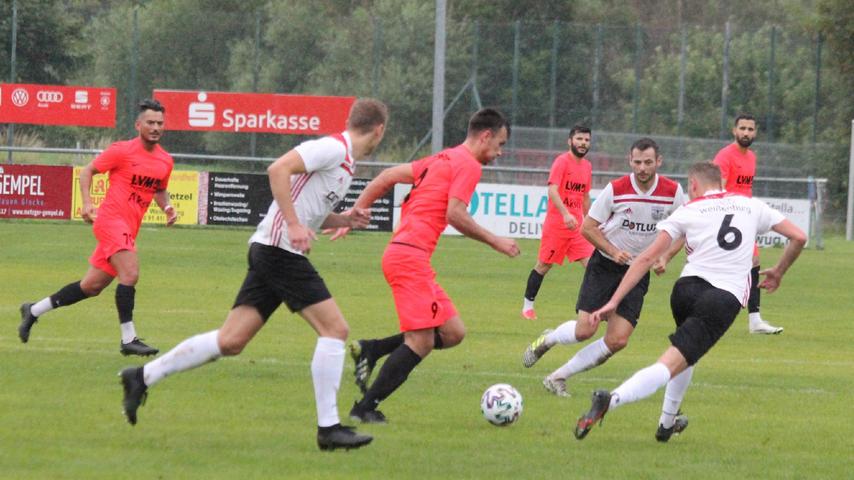 Aufsteigerduell: Der TSV 1860 Weißenburg und das Fusionsteam von Türkspor und Cagrispor Nürnberg lieferten sich ein umkämpftes Landesliga-Match, das die Gäste im Dauerregen knapp mit 1:0 gewannen.