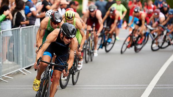 Triathlon Bundesliga: Sprint-Rennen in Nuernberg mit Ziel am Hauptmarkt