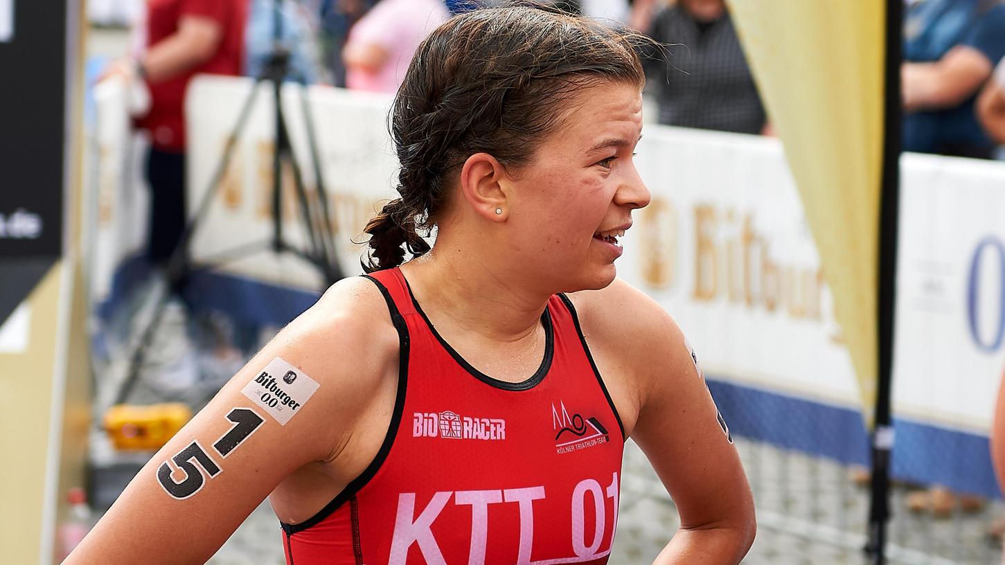 Gebürtig aus Erlangen, wohnhaft in Saarbrücken und aktiv für ein Kölner Team. Tanja Neuberts Leben ist nicht so kompliziert, wie es sich anhört. Sie konzentriert sich vor allem auf: Triathlon. 