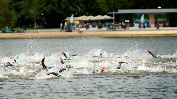 Triathlon Bundesliga: Sprint-Rennen in Nuernberg mit Ziel am Hauptmarkt