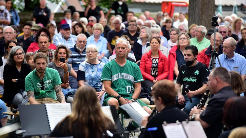 Gleich zwei Blasorchester spielten in Zirndorf zugunsten der United Kiltrunnes