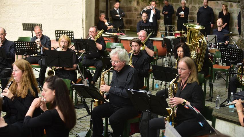 Gleich zwei Blasorchester spielten in Zirndorf zugunsten der United Kiltrunnes