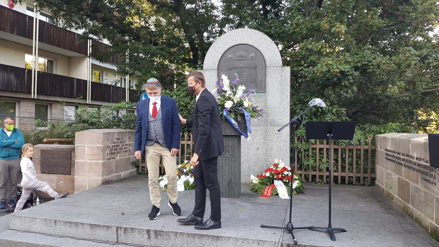 Bei Gedenkfeier: Nürnberger Jugend stellt sich gegen Antisemitismus Bei Gedenkfeier: Nürnberger Jugend stellt sich gegen Antisemitismus