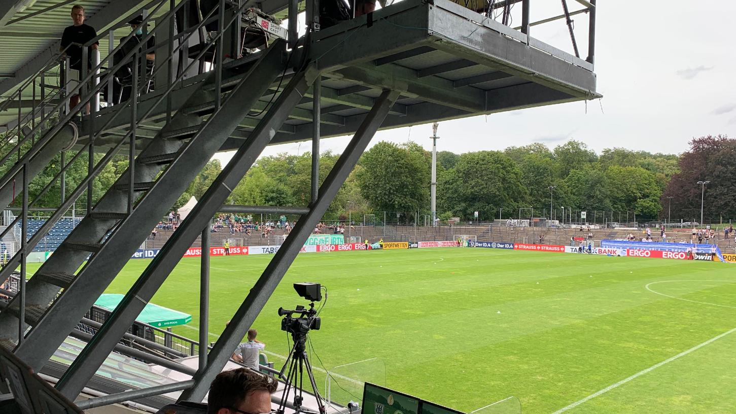 Gute Aussichten: Der Blick von der Pressetribüne des Babelsberger Karl-Liebknecht-Stadions war, nunja: eingeschränkt.  