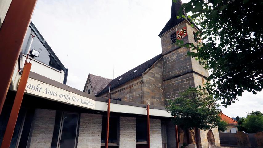 Auch im Inneren der Kirche hat sich über die Jahre hinweg ein Sanierungsstau ergeben. Auch im Inneren der Kirche hat sich über die Jahre hinweg ein Sanierungsstau ergeben.