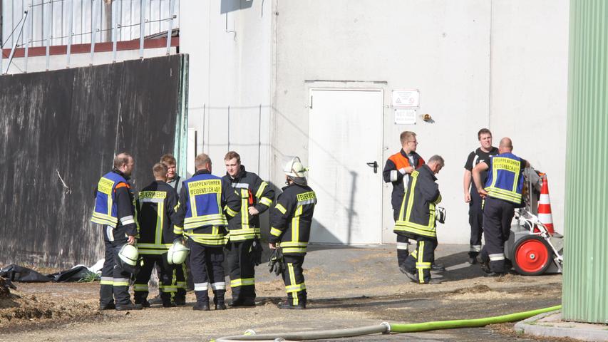 Scheunen im Landkreis Ansbach brannten lichterloh - Feuerwehr im Großeinsatz