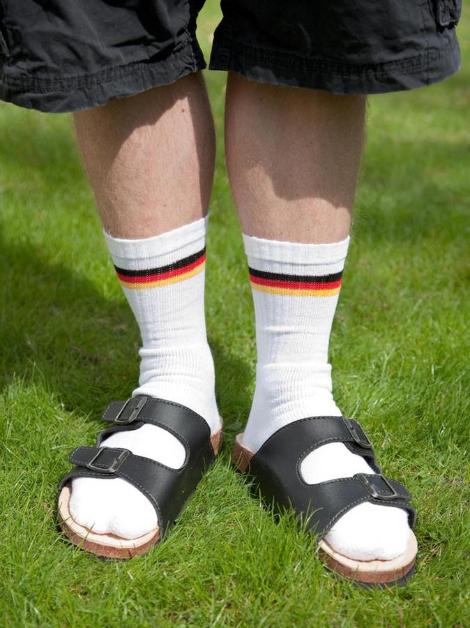 Dieses Outfit schont nicht das ästhetische Empfinden der anderen Hotelgäste und der Einheimischen. Dieses Outfit schont nicht das ästhetische Empfinden der anderen Hotelgäste und der Einheimischen.