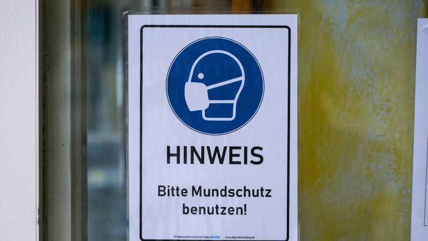 Die Maskenpflicht sowie die Vorgabe zur Einhaltung eines Mindestabstandes in Innenräumen, Bus, Bahn, Flieger und Tram wird verlängert. Wohl bis Frühjahr 2022 – mindestens.