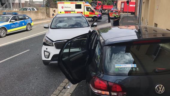 Der Fahrer des weißen SUV, der den Unfall verursacht hatte, musste vor Ort wiederbelebt werden.