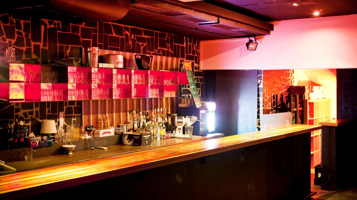 Schönes Design, aber so leer will den Club Stereo niemand haben, weder Betreiber noch Publikum.
Schönes Design, aber so leer will den Club Stereo niemand haben, weder Betreiber noch Publikum.