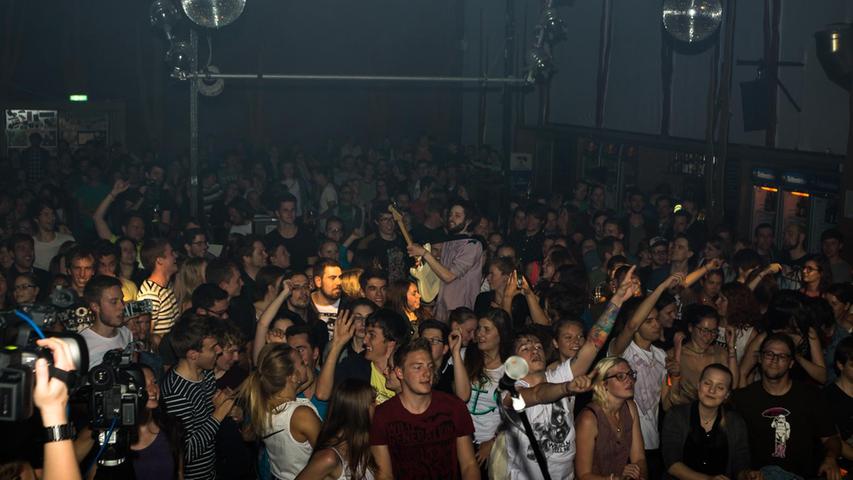 Menschen dicht an dicht, verschwitzte Partystimmung: Wann wird es das im Musikclub Hirsch wieder geben?
Menschen dicht an dicht, verschwitzte Partystimmung: Wann wird es das im Musikclub Hirsch wieder geben?