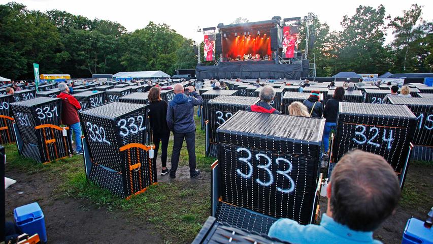 Social Distancing im Konzert: das Strandkorb Open Air versucht diesen Spagat.
Social Distancing im Konzert: das Strandkorb Open Air versucht diesen Spagat.