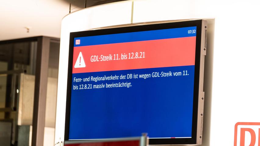 Der Streik trifft den Freistaat Bayern direkt in der Ferienzeit. Dennoch: die Stimmung bei den "Gestrandeten" am Nürnberger Hauptbahnhof ist gelassen.