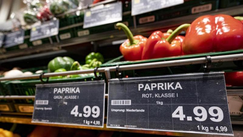 Für Lebensmittel müssen Verbraucher 4,3 Prozent mehr zahlen als ein Jahr zuvor, deutlich teurer wurde unter anderem Gemüse.