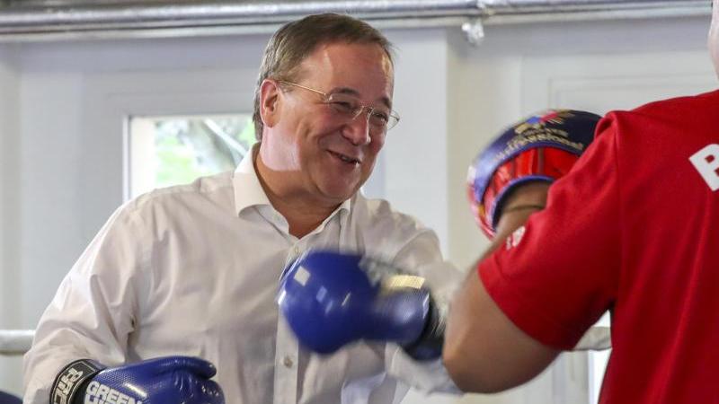 Will kämpfen: Armin Laschet, hier bei einem Wahlkampfauftritt in einem Box-Club.