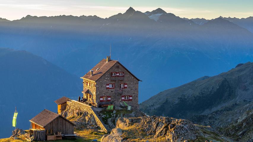 Auf 2550 Metern Höhe liegt das Steinhaus, für das die Bezeichnung "Hütte" eine starke Untertreibung darstellt.
