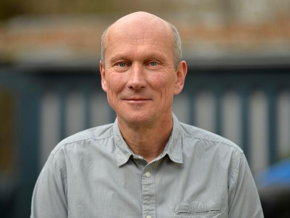 Wolfgang Kießling (*1965 in Coburg) lehrt und arbeitet als Paläobiologe an der
Friedrich-Alexander-Universität (FAU). Paläobiologie bezeichnet die Wissenschaft von fossilen tierischen und pflanzlichen Organismen. Seit 2012 ist er Inhaber des Lehrstuhls für Paläobiologie an der FAU. Der gebürtige Coburger ist verheiratet und hat zwei Töchter.
Wolfgang Kießling (*1965 in Coburg) lehrt und arbeitet als Paläobiologe an der
Friedrich-Alexander-Universität (FAU). Paläobiologie bezeichnet die Wissenschaft von fossilen tierischen und pflanzlichen Organismen. Seit 2012 ist er Inhaber des Lehrstuhls für Paläobiologie an der FAU. Der gebürtige Coburger ist verheiratet und hat zwei Töchter.
