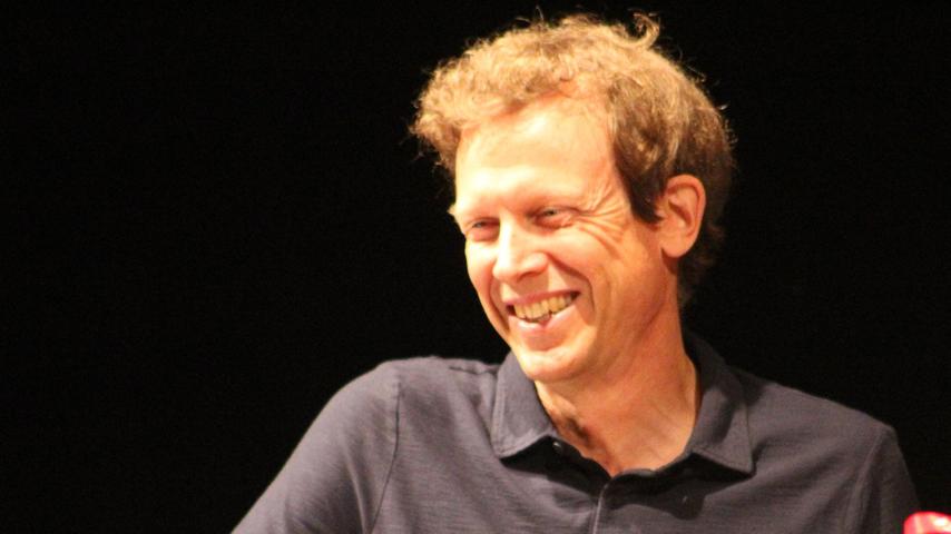 Freude über das fertige Buch "Der große Traum": Autor Ronald Reng. Freude über das fertige Buch "Der große Traum": Autor Ronald Reng.