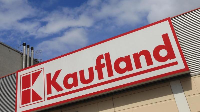 Neben dem Kaufland in der Rother Straße in Großschwarzenlohe könnte in Richtung Leerstetten ein neues Fachmarktzentrum entstehen.
Neben dem Kaufland in der Rother Straße in Großschwarzenlohe könnte in Richtung Leerstetten ein neues Fachmarktzentrum entstehen.