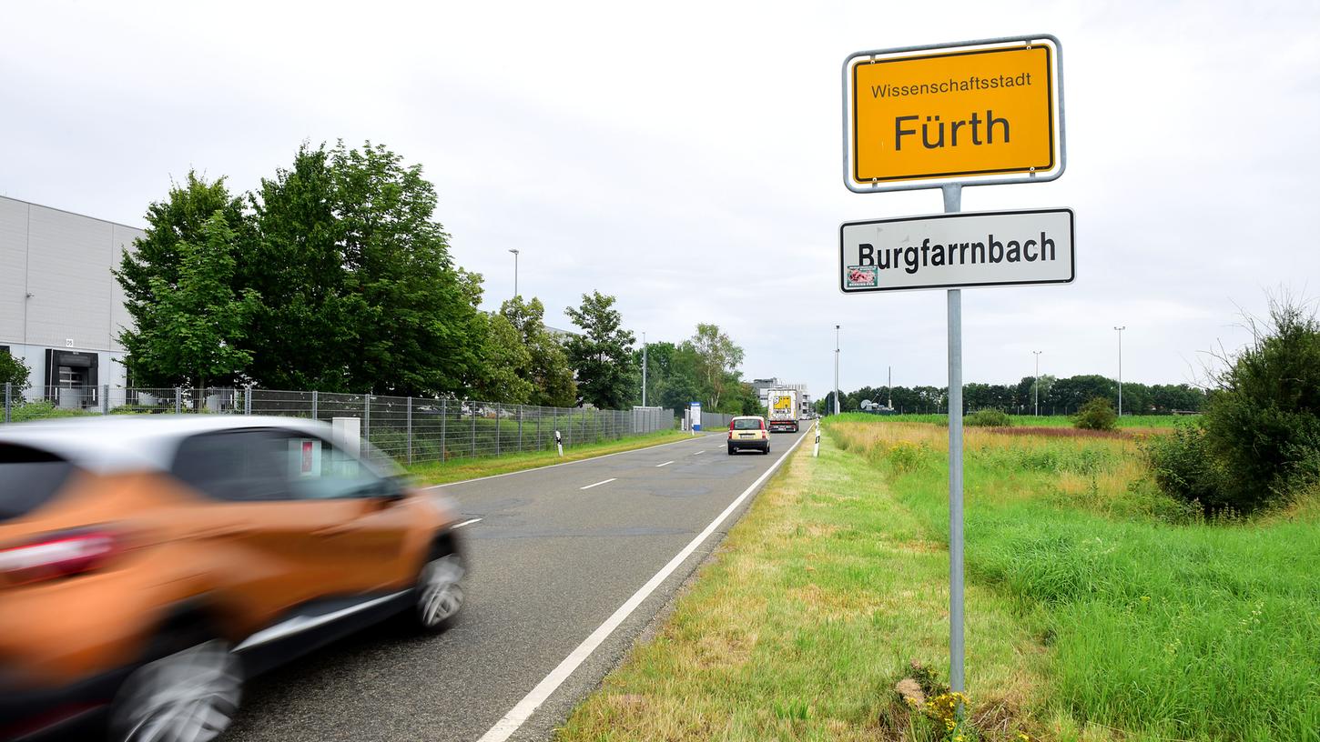 „Eklatante Straßenschäden“: Am Rand von Burgfarrnbach soll das letzte Stück der Bernbacher Straße erneuert werden.  