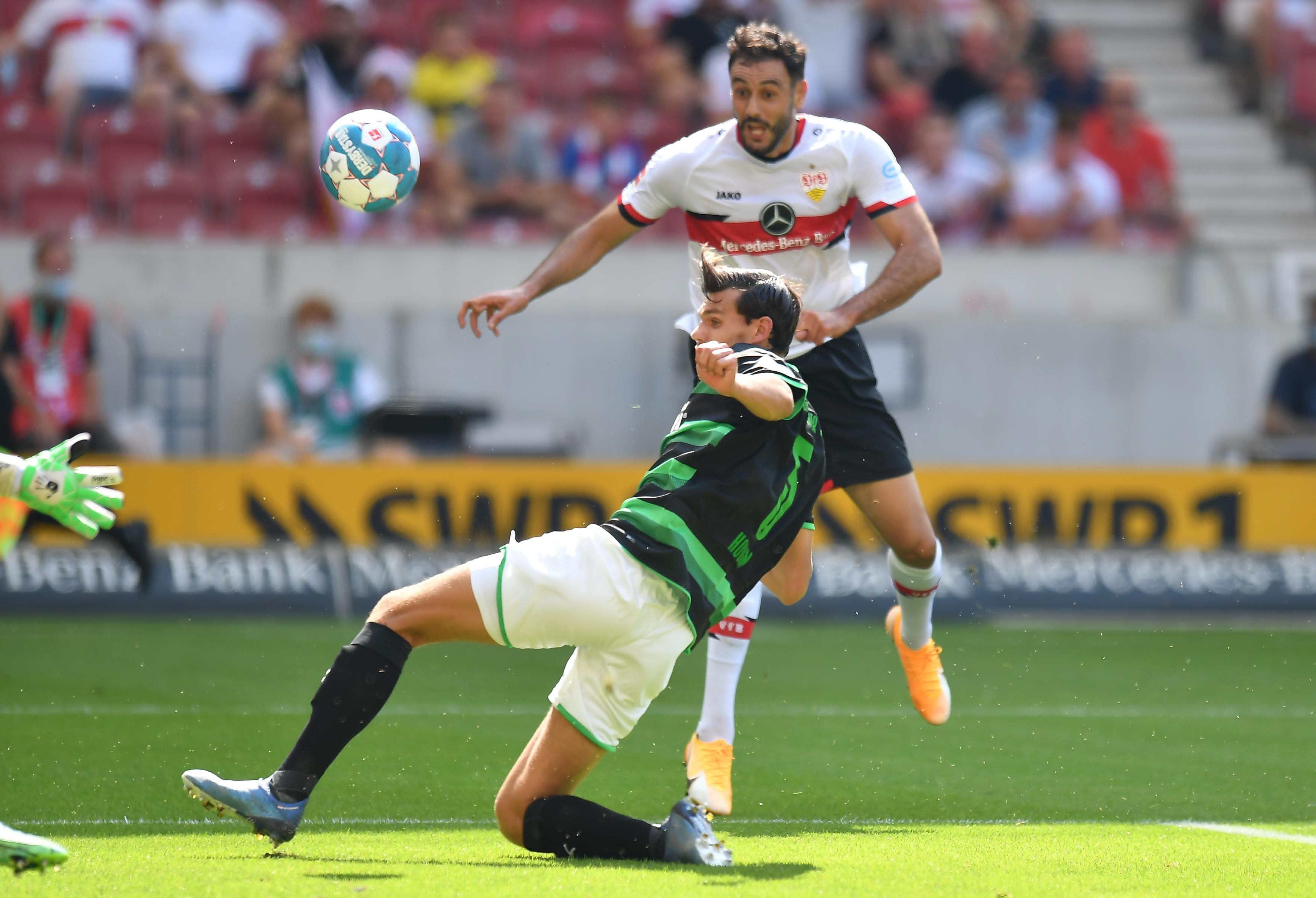 Gab den linken Part in der Dreierkette, seinen verunsicherten (Jung) und unerfahrenen (Bauer) Kollegen aber trotz einiger Erfahrung keine Sicherheit. Das Resultat waren fünf Gegentore, bei denen Hoogma auch seine Anteile hatte. Im Aufbauspiel nicht zu sehen.