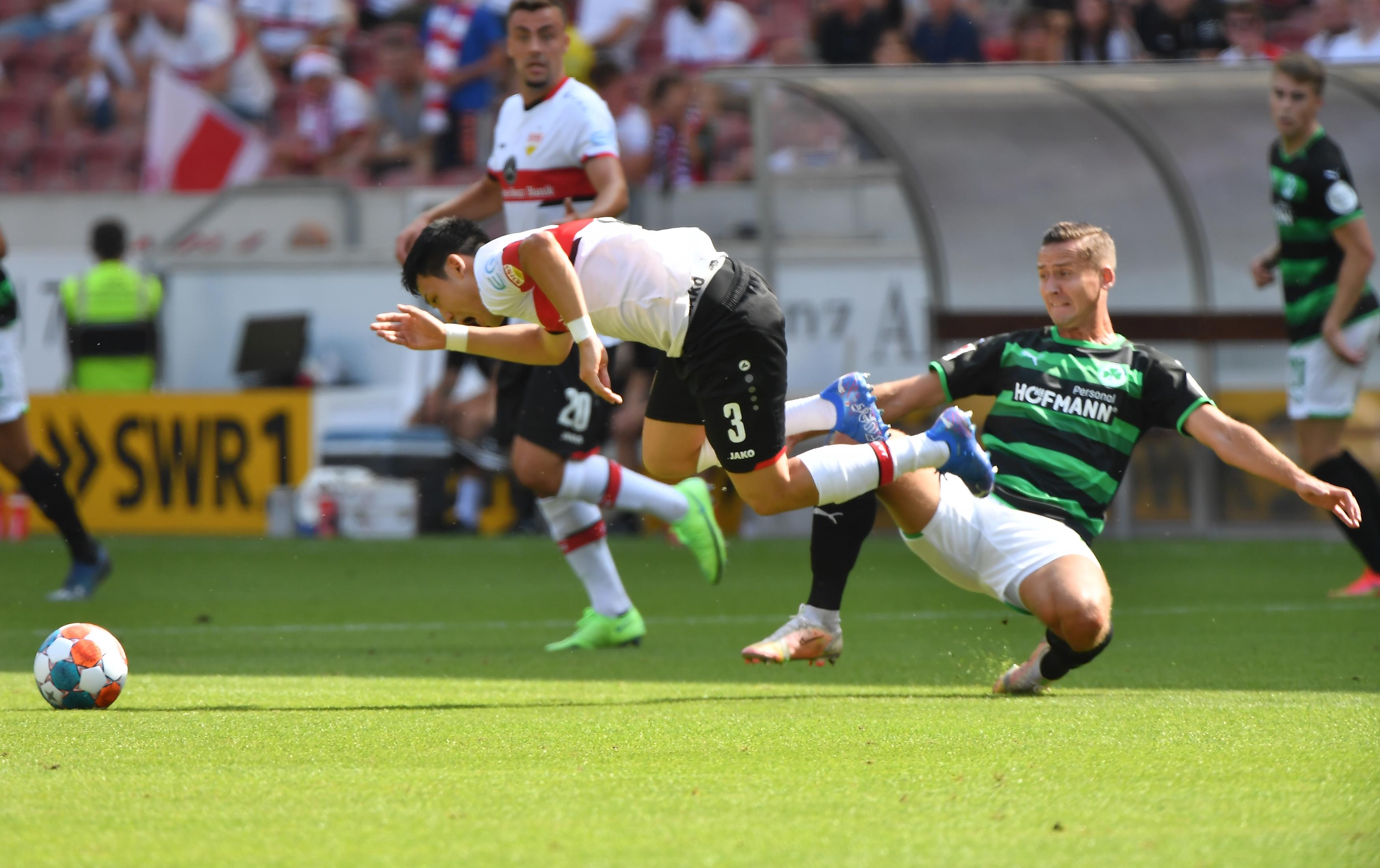 Spielte wie schon in Babelsberg etwas weiter hinten auf der Sechs. Versuchte dem Spiel dort Struktur und Ordnung zu geben, musste aber einsehen, dass das eine Liga weiter oben um einiges schwerer ist als noch im Vorjahr.