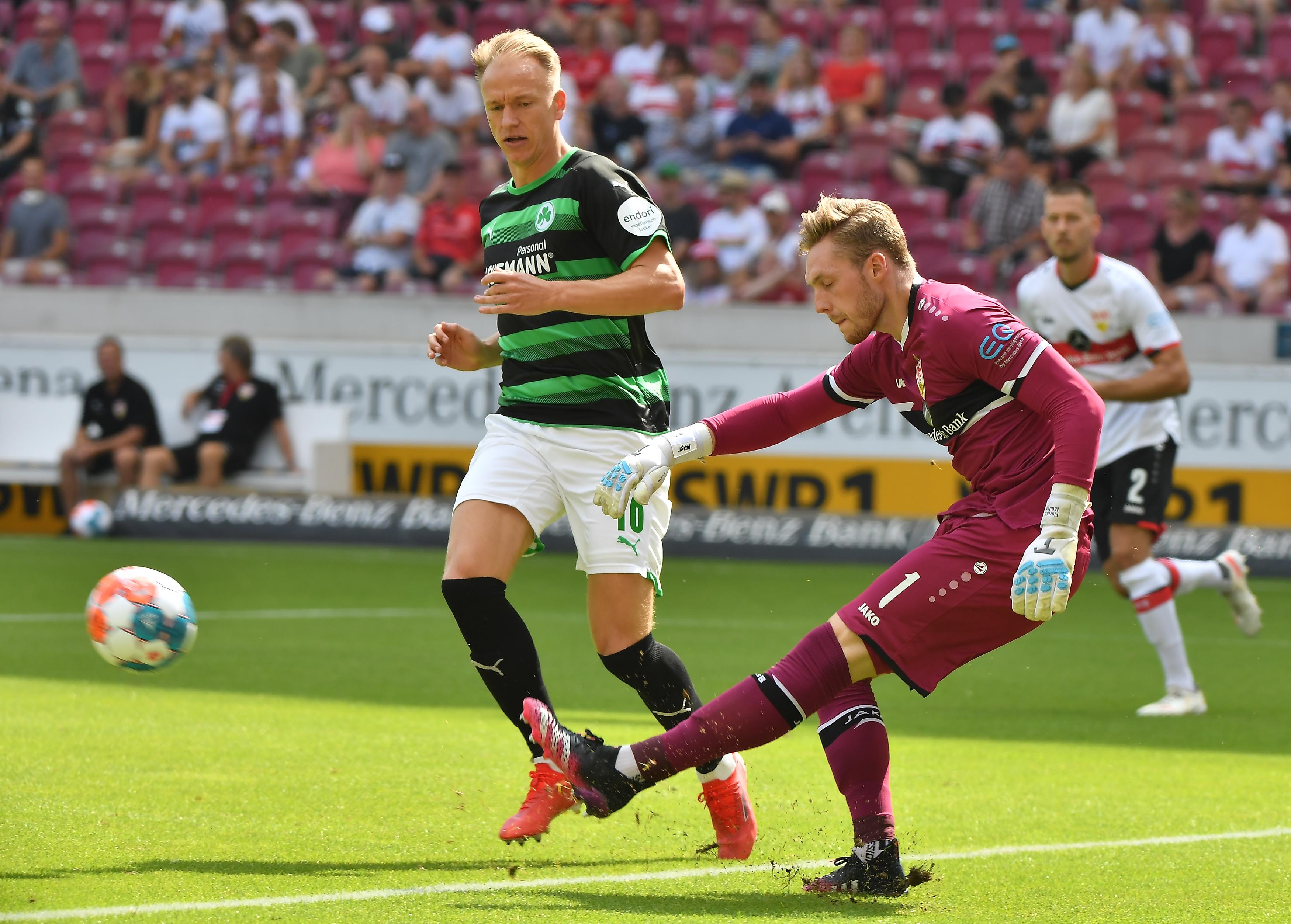 Lief zwar vorne immer wieder an, kam offensiv allerdings kaum zur Geltung und verlor immer wieder seine Zweikämpfe gegen die starke Stuttgarter Verteidigung. Hatte direkt nach Wiederanpfiff das 1:2 auf dem Fuß, vergab aber. Womöglich wäre das Spiel dann anders gelaufen.