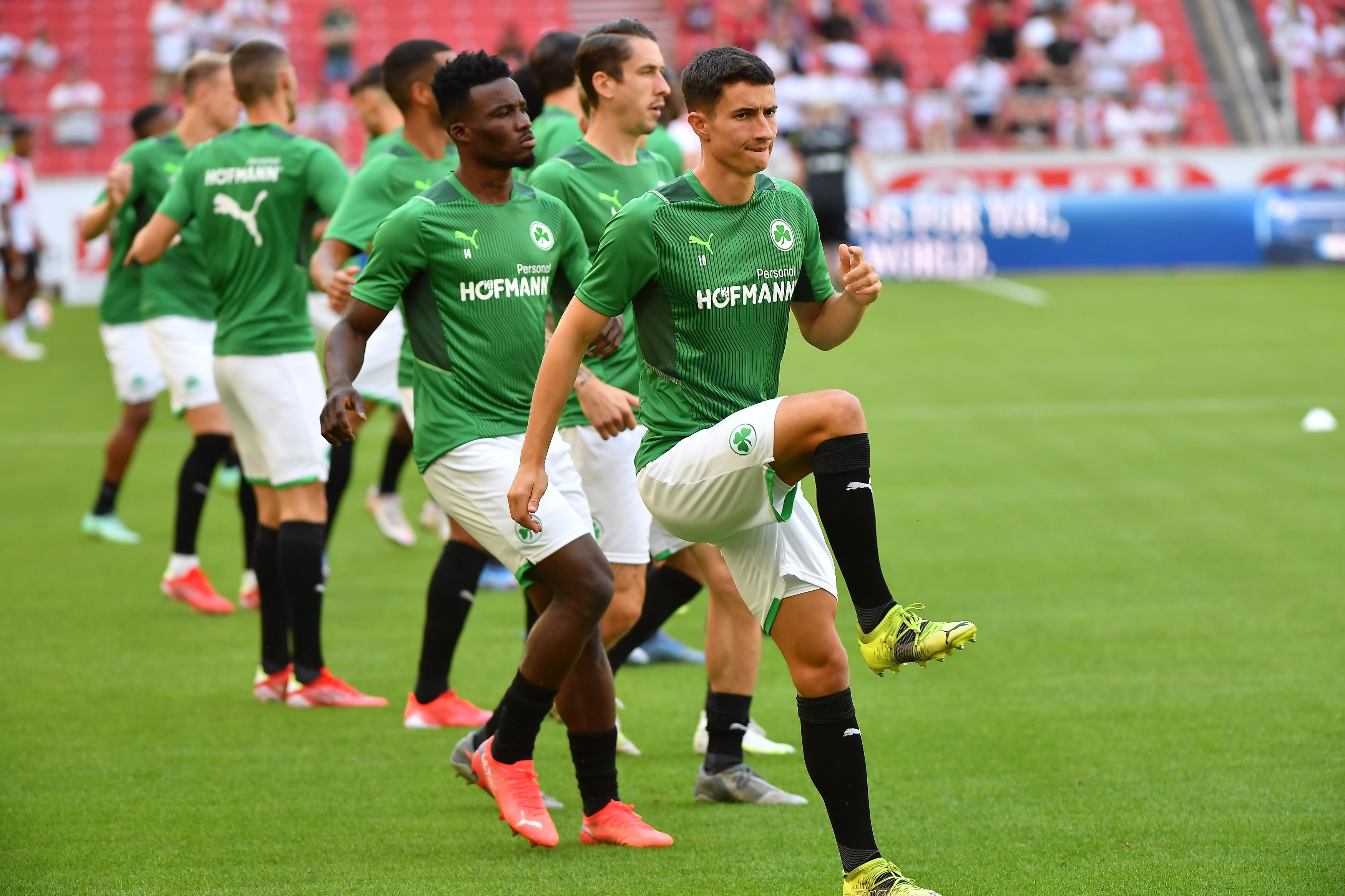 Kam nach einer Stunde für den schwachen Seufert und rückte für Seguin auf die Sechs. Wäre dort mit seiner Zweikampfstärke auch schon früher wichtig gewesen. Konnte weitere Gegentore aber auch nicht verhindern.