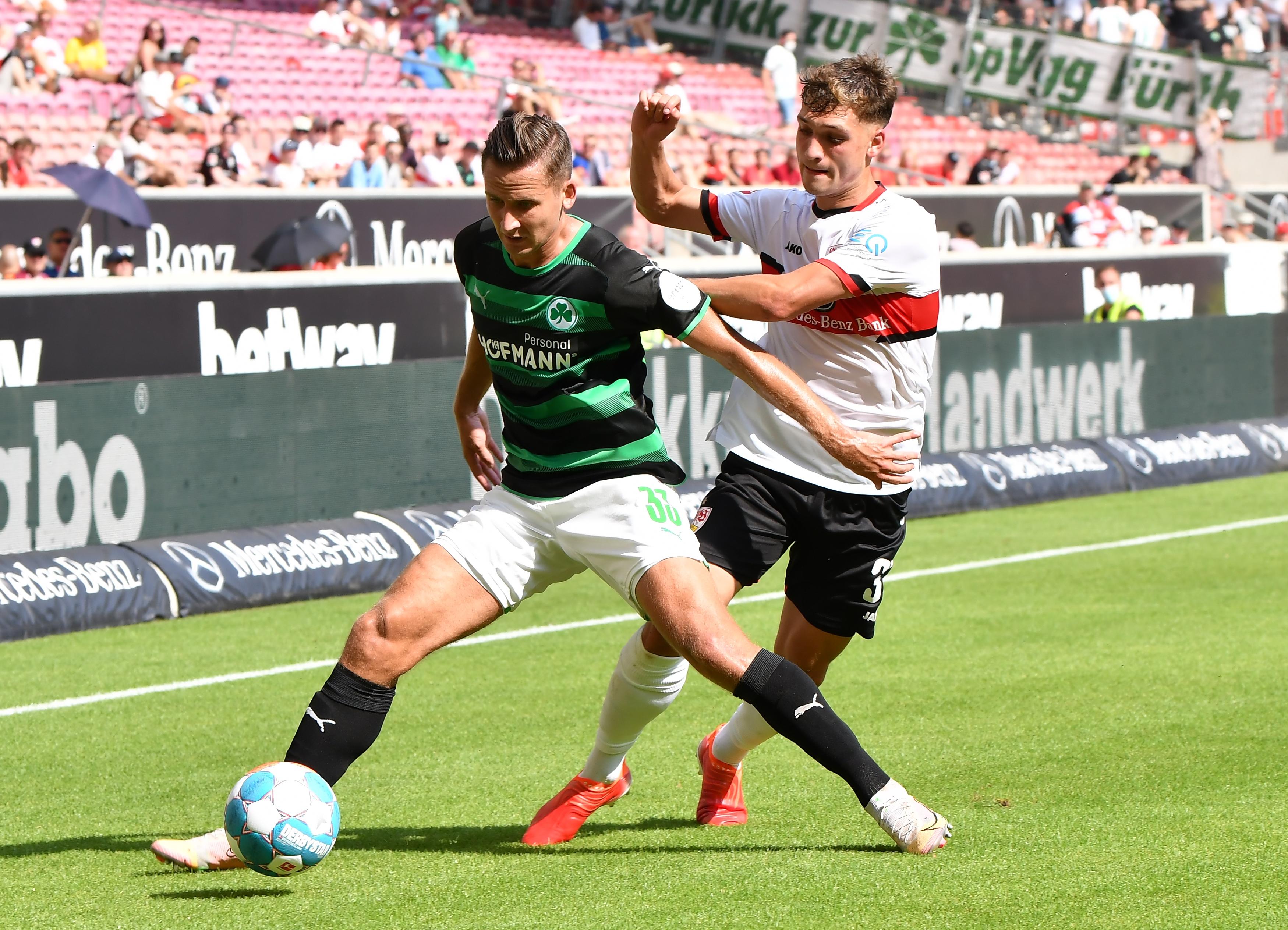 Das hätte definitiv besser laufen können: Mit 1:5 hat das Kleeblatt den Saisonauftakt beim VfB Stuttgart in den Sand gesetzt. Phasenweise spielten die Hausherren den Aufsteiger schwindelig -hier kommen alle Bilder der Hitze-Schlacht!
