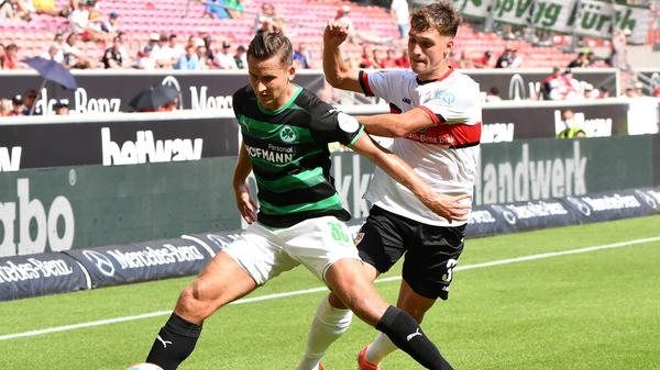 Das hätte definitiv besser laufen können: Mit 1:5 hat das Kleeblatt den Saisonauftakt beim VfB Stuttgart in den Sand gesetzt. Phasenweise spielten die Hausherren den Aufsteiger schwindelig -hier kommen alle Bilder der Hitze-Schlacht!