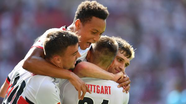 Das hätte definitiv besser laufen können: Mit 1:5 hat das Kleeblatt den Saisonauftakt beim VfB Stuttgart in den Sand gesetzt. Phasenweise spielten die Hausherren den Aufsteiger schwindelig -hier kommen alle Bilder der Hitze-Schlacht!