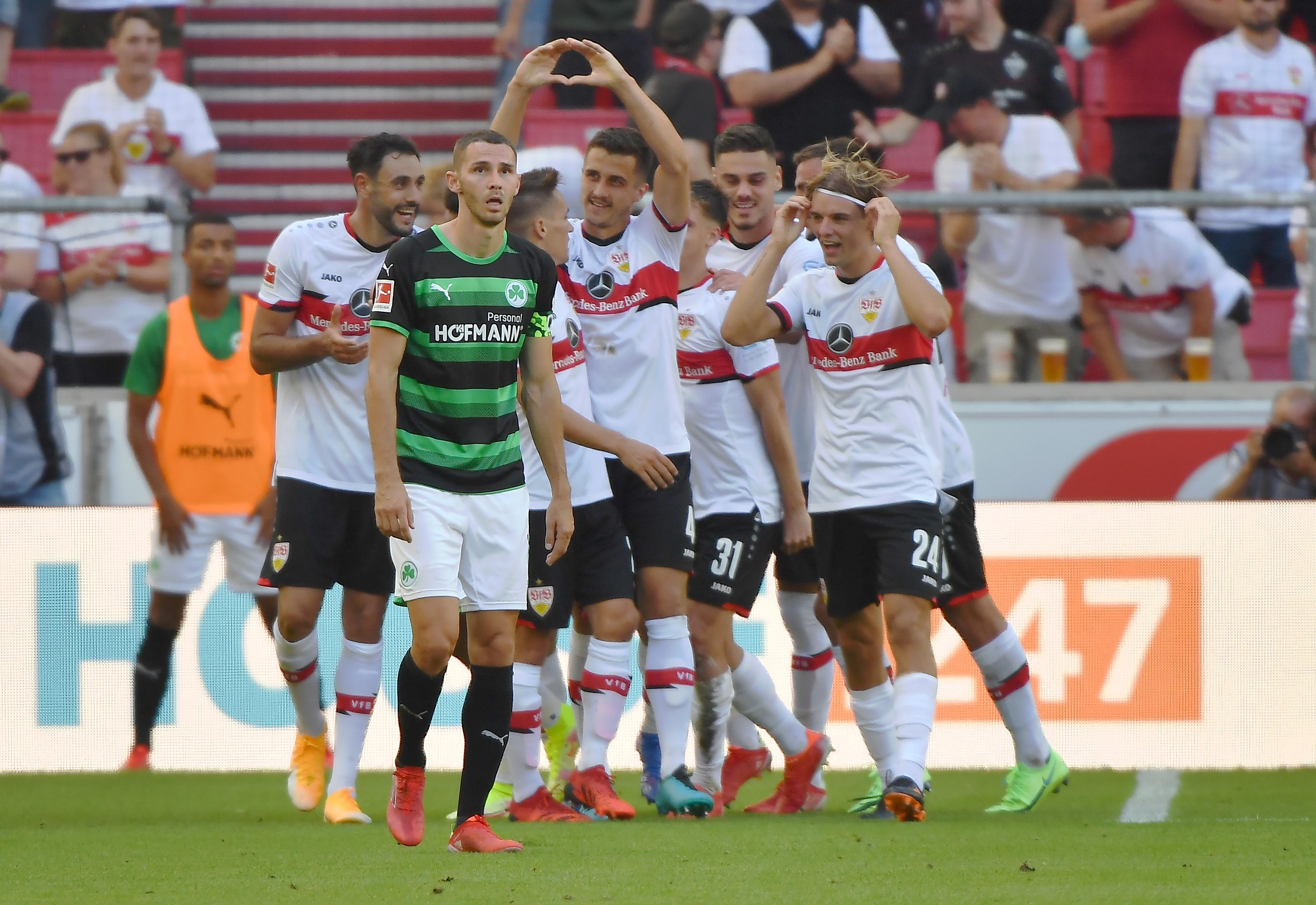 Das hätte definitiv besser laufen können: Mit 1:5 hat das Kleeblatt den Saisonauftakt beim VfB Stuttgart in den Sand gesetzt. Phasenweise spielten die Hausherren den Aufsteiger schwindelig -hier kommen alle Bilder der Hitze-Schlacht!