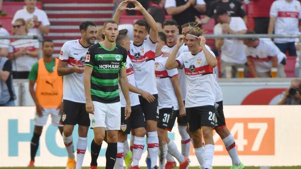 Das hätte definitiv besser laufen können: Mit 1:5 hat das Kleeblatt den Saisonauftakt beim VfB Stuttgart in den Sand gesetzt. Phasenweise spielten die Hausherren den Aufsteiger schwindelig -hier kommen alle Bilder der Hitze-Schlacht!