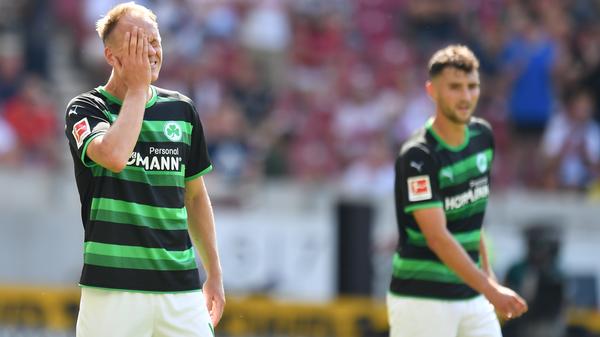 Das hätte definitiv besser laufen können: Mit 1:5 hat das Kleeblatt den Saisonauftakt beim VfB Stuttgart in den Sand gesetzt. Phasenweise spielten die Hausherren den Aufsteiger schwindelig -hier kommen alle Bilder der Hitze-Schlacht!