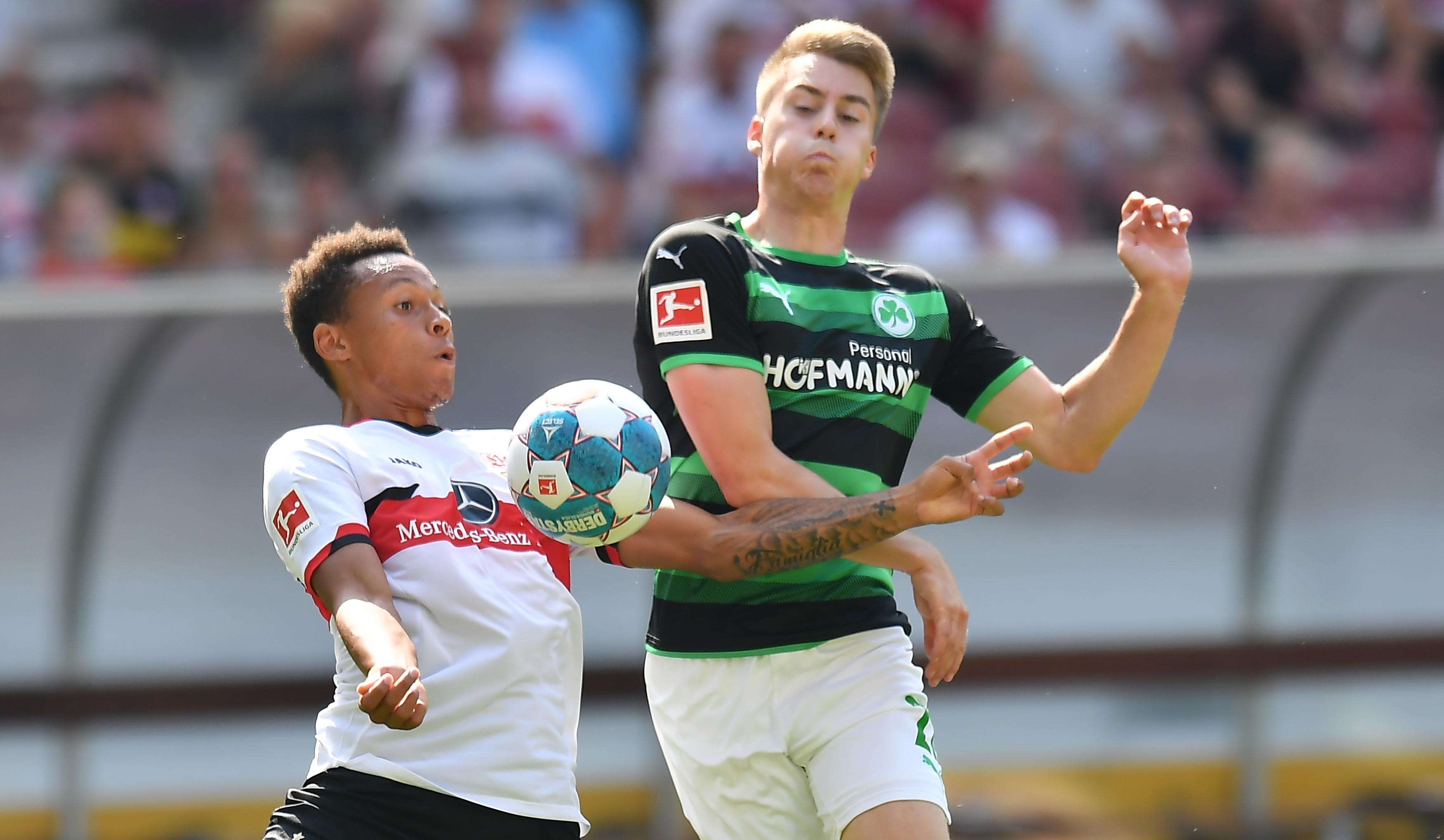 Das hätte definitiv besser laufen können: Mit 1:5 hat das Kleeblatt den Saisonauftakt beim VfB Stuttgart in den Sand gesetzt. Phasenweise spielten die Hausherren den Aufsteiger schwindelig -hier kommen alle Bilder der Hitze-Schlacht!