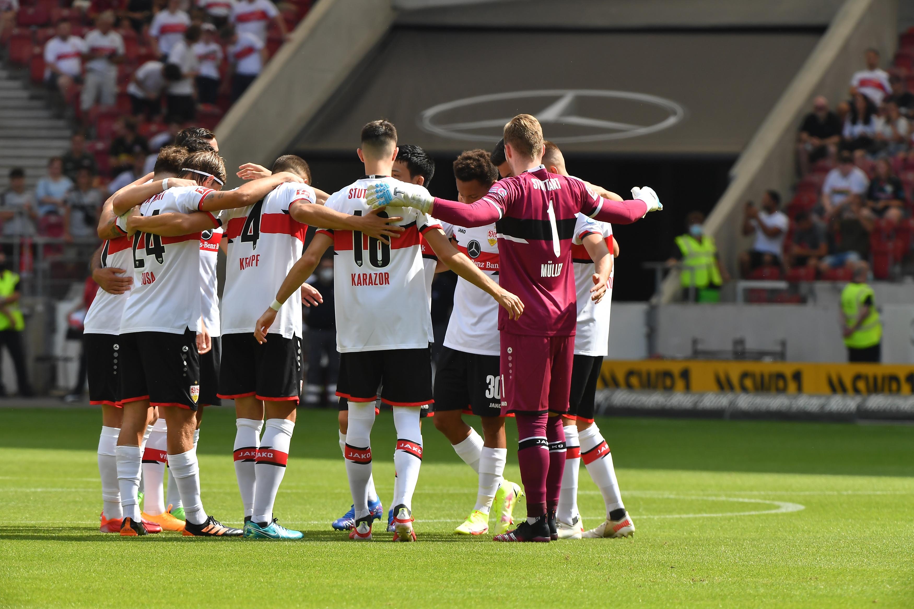 Das hätte definitiv besser laufen können: Mit 1:5 hat das Kleeblatt den Saisonauftakt beim VfB Stuttgart in den Sand gesetzt. Phasenweise spielten die Hausherren den Aufsteiger schwindelig -hier kommen alle Bilder der Hitze-Schlacht!