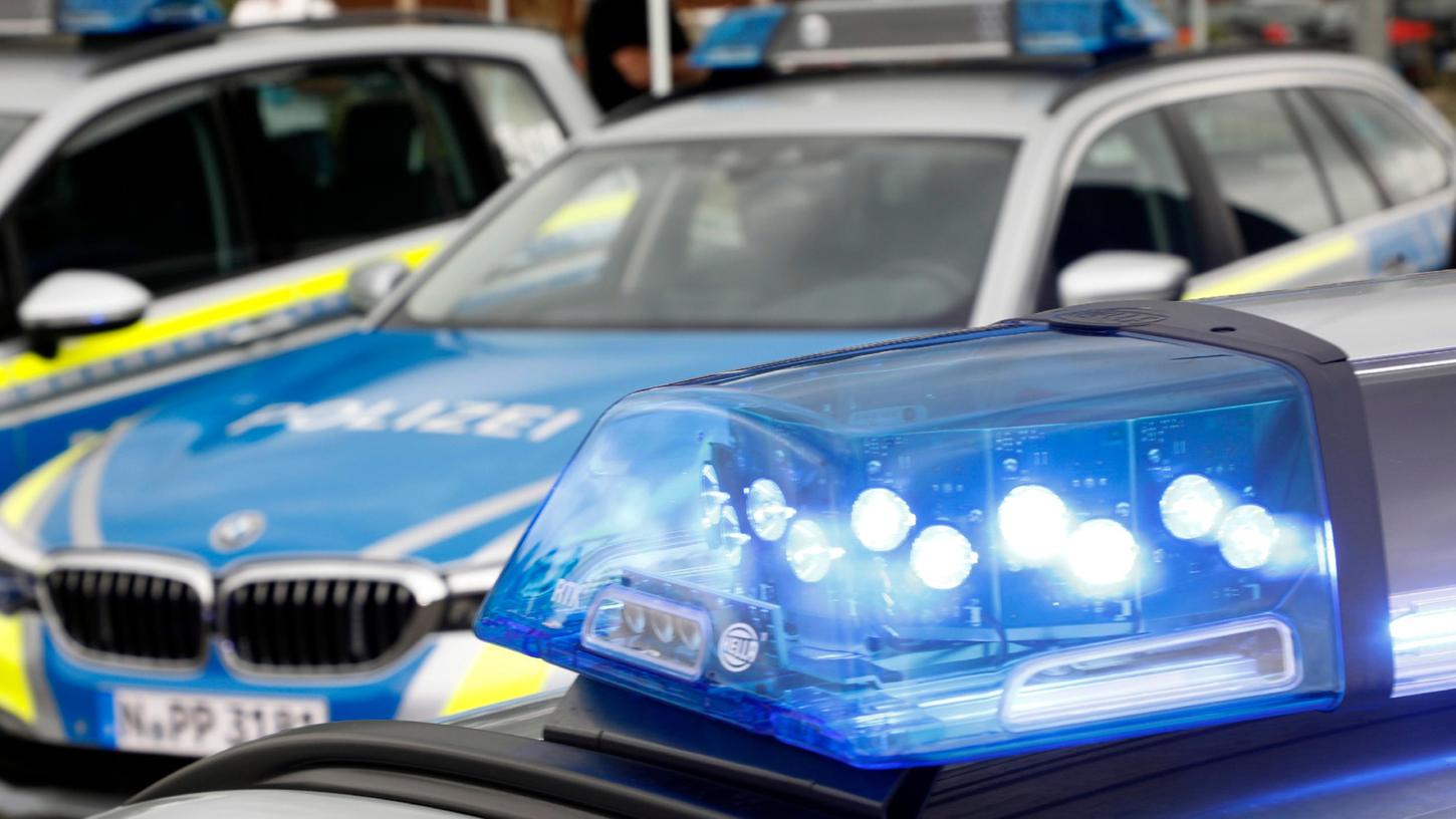 Auf der A73 hat ein betrunkener Berufskraftfahrer bei Baiersdorf einen Unfall verursacht.