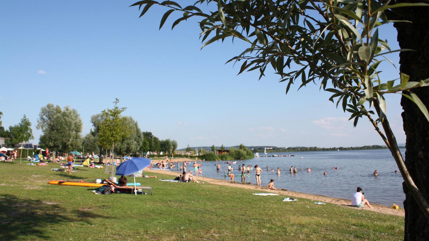 Ein Foto vom Seezentrum Muhr am See aus dem vergangenen Jahr: Noch gibt es keine Badewarnungen im Fränkischen Seenland wegen Blaualgen.
Ein Foto vom Seezentrum Muhr am See aus dem vergangenen Jahr: Noch gibt es keine Badewarnungen im Fränkischen Seenland wegen Blaualgen.