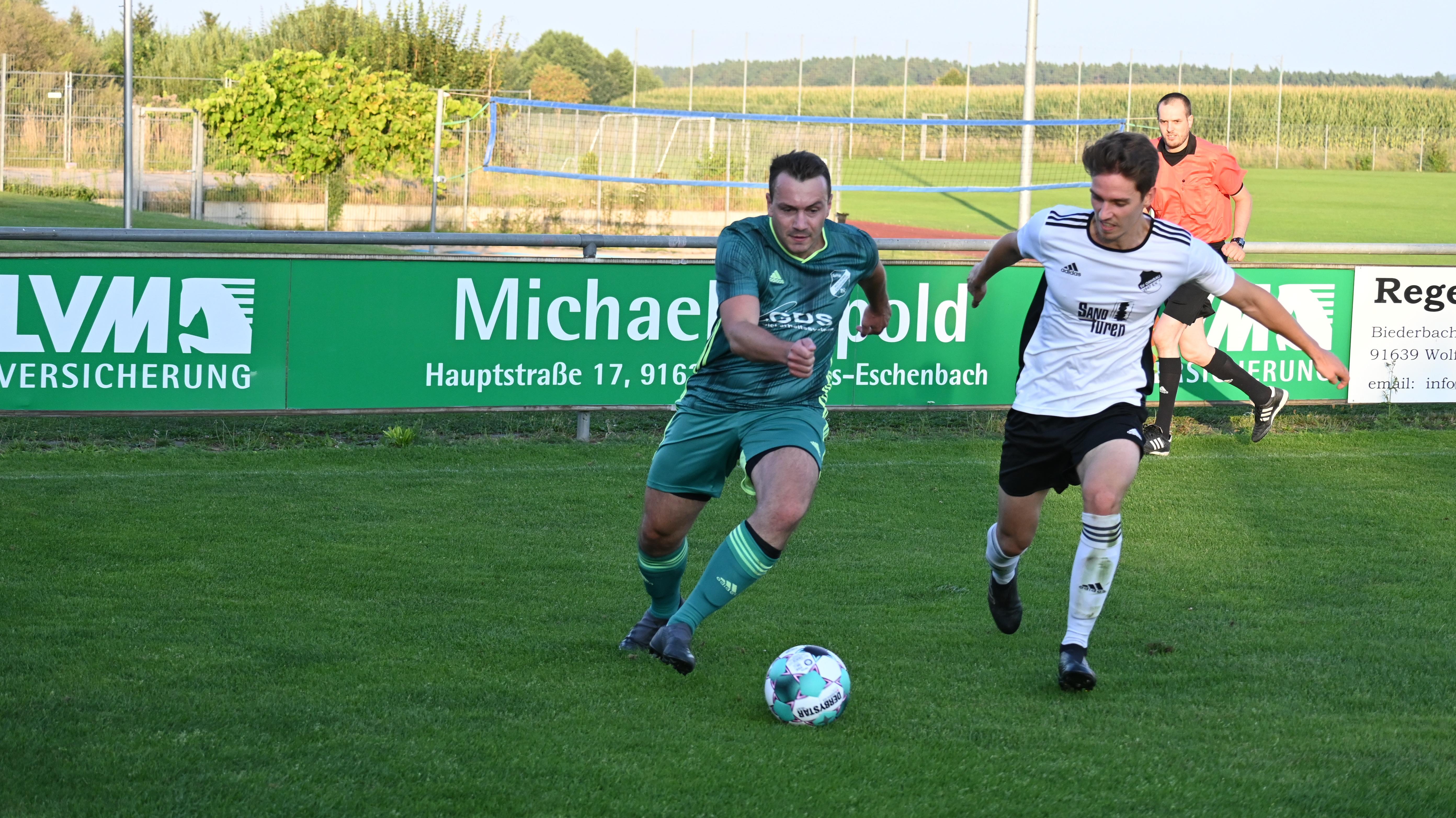 Harte Zweikämpfe sind an der Tagesordnung. 