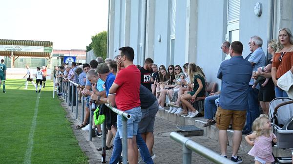 Die Partie wird den rund 300 Zuschauern auf dem Sportgelände der SpVgg/DJK Wolframs-Eschenbach noch lange in Erinnerung bleiben.