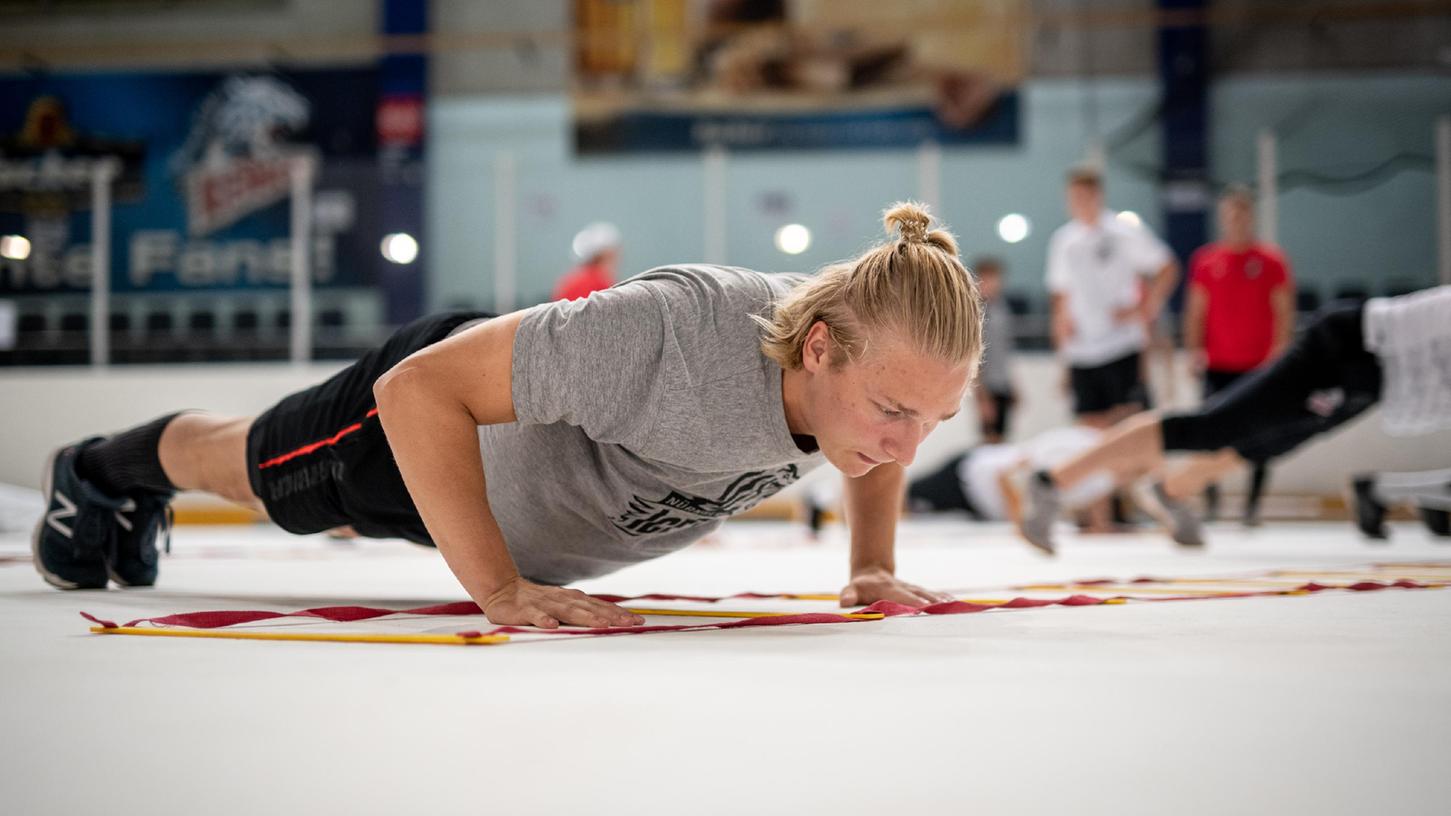 Charlie Jahnke gehörte gegen Wolfsburg zu den besten Ice Tigers.