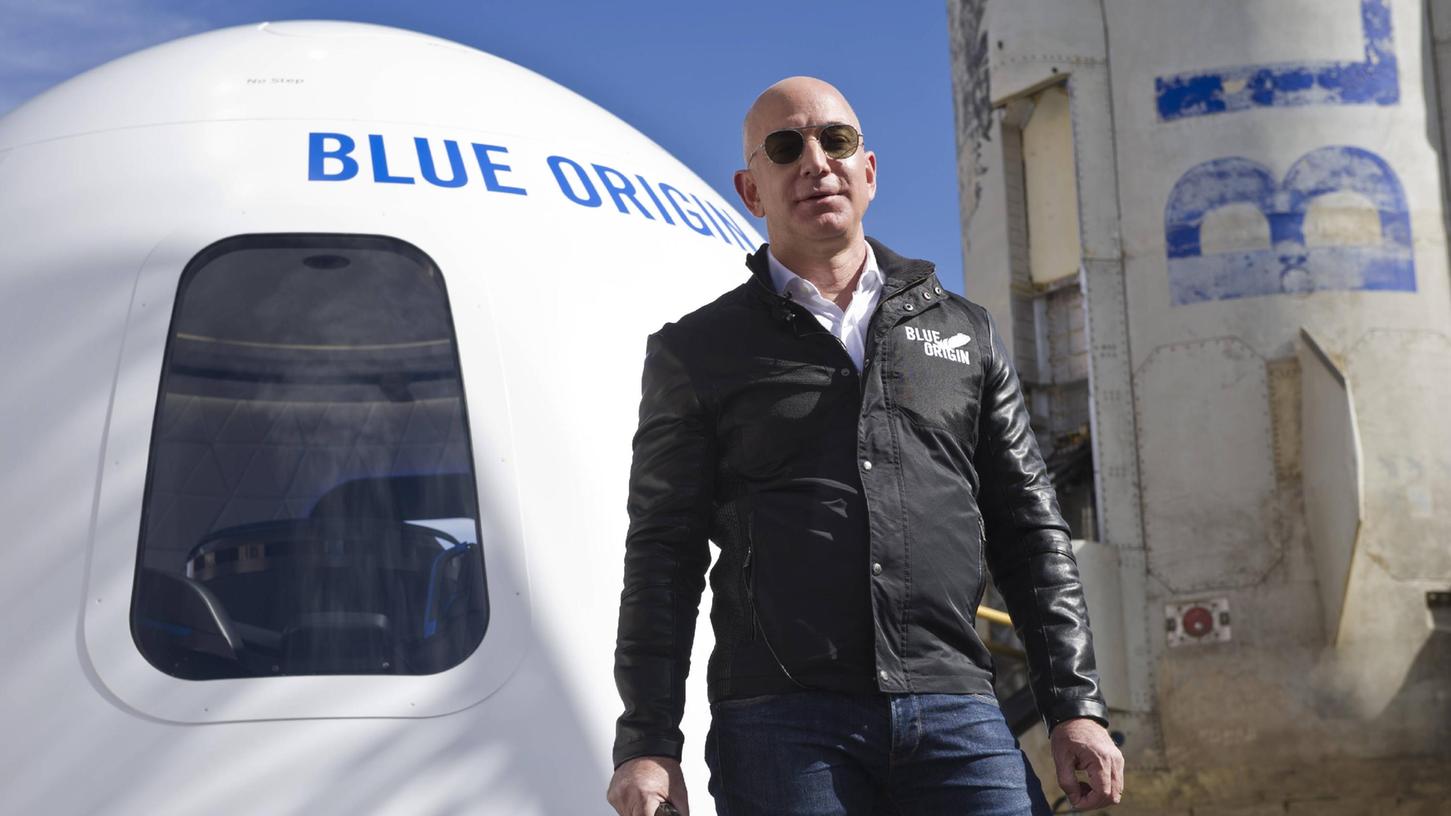 Kennt das Weltall - und nun auch eine historische Brücke in Rotterdam: Amazon-Gründer Jeff Bezos.