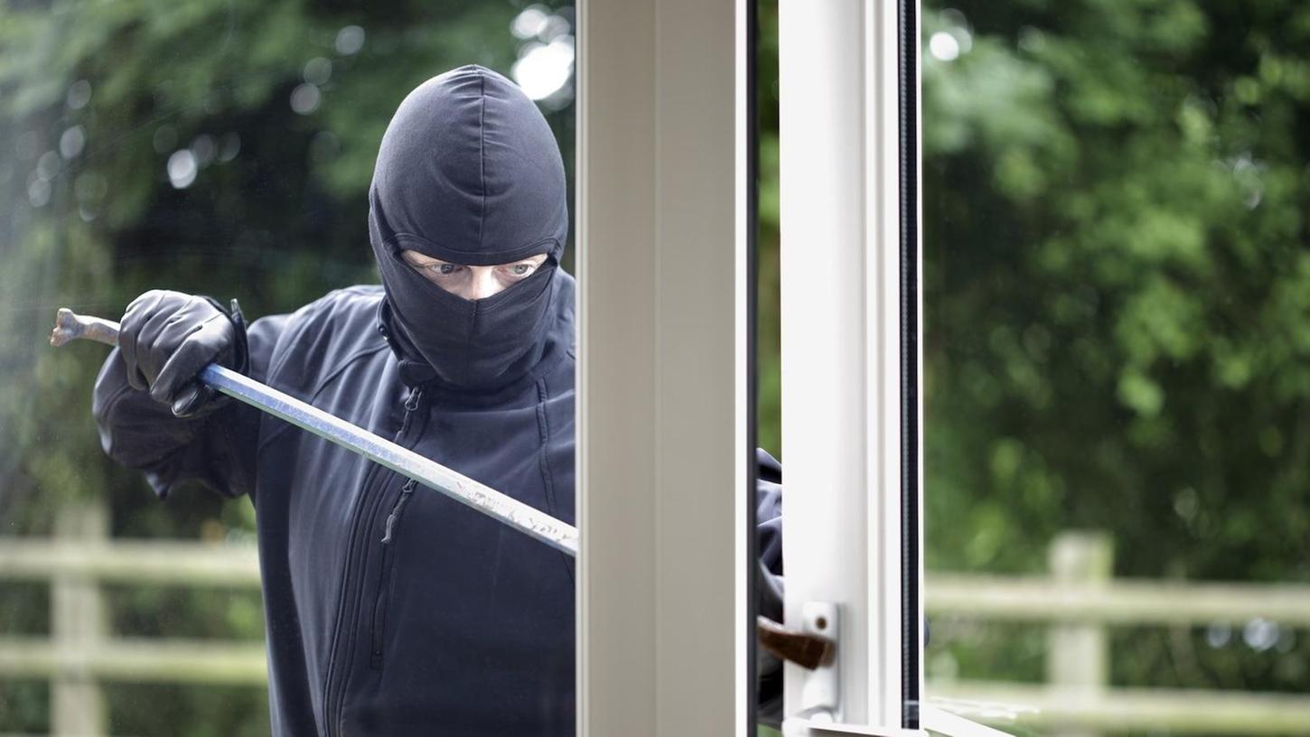 Einbrecher erbeuten Schmuck für mehrere tausend Euro in Forchheimer Hans-Sachs-Straße Einbrecher erbeuten Schmuck für mehrere tausend Euro in Forchheimer Hans-Sachs-Straße