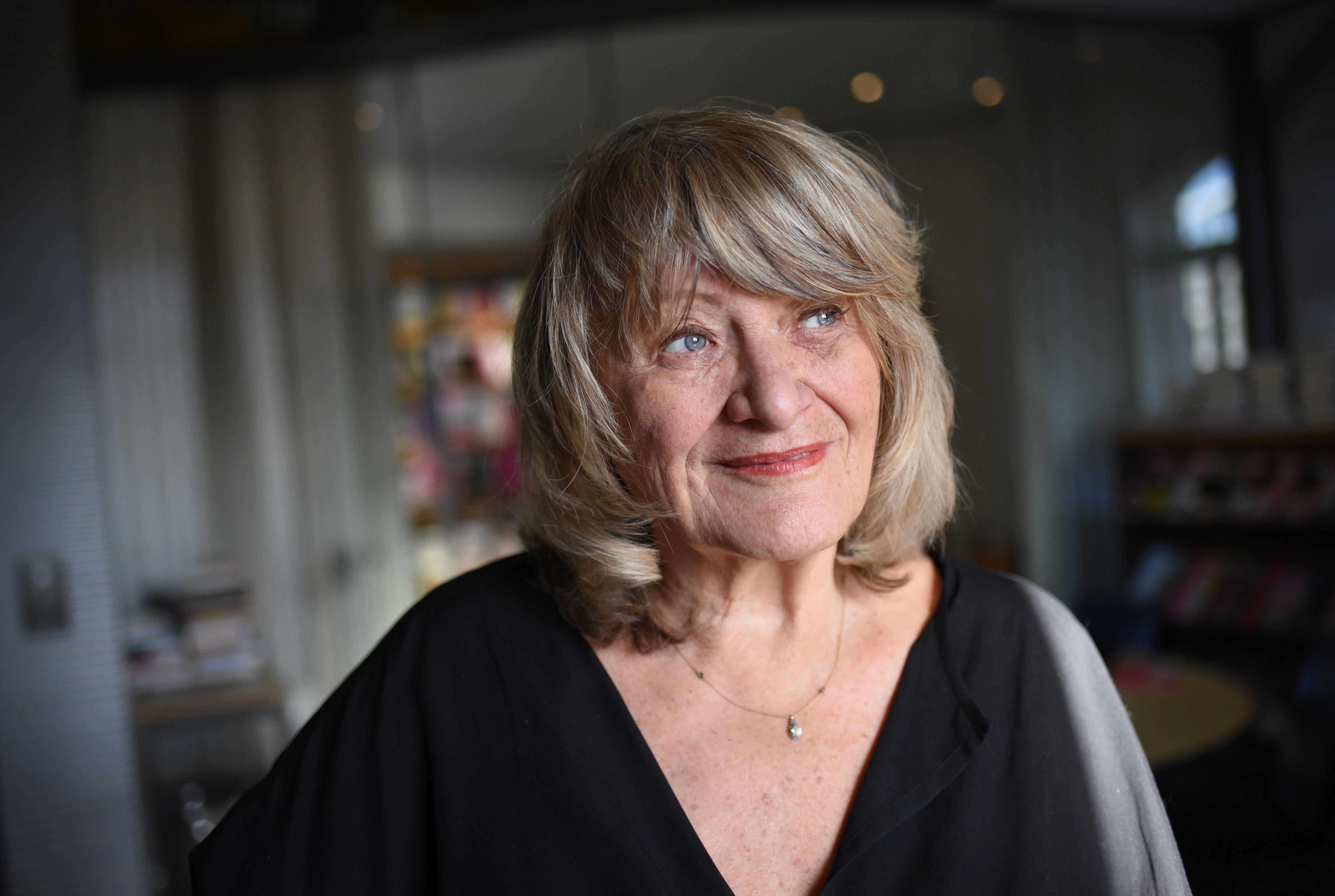 Alice Schwarzer fordert: Nur Frauen aus Afghanistan ...