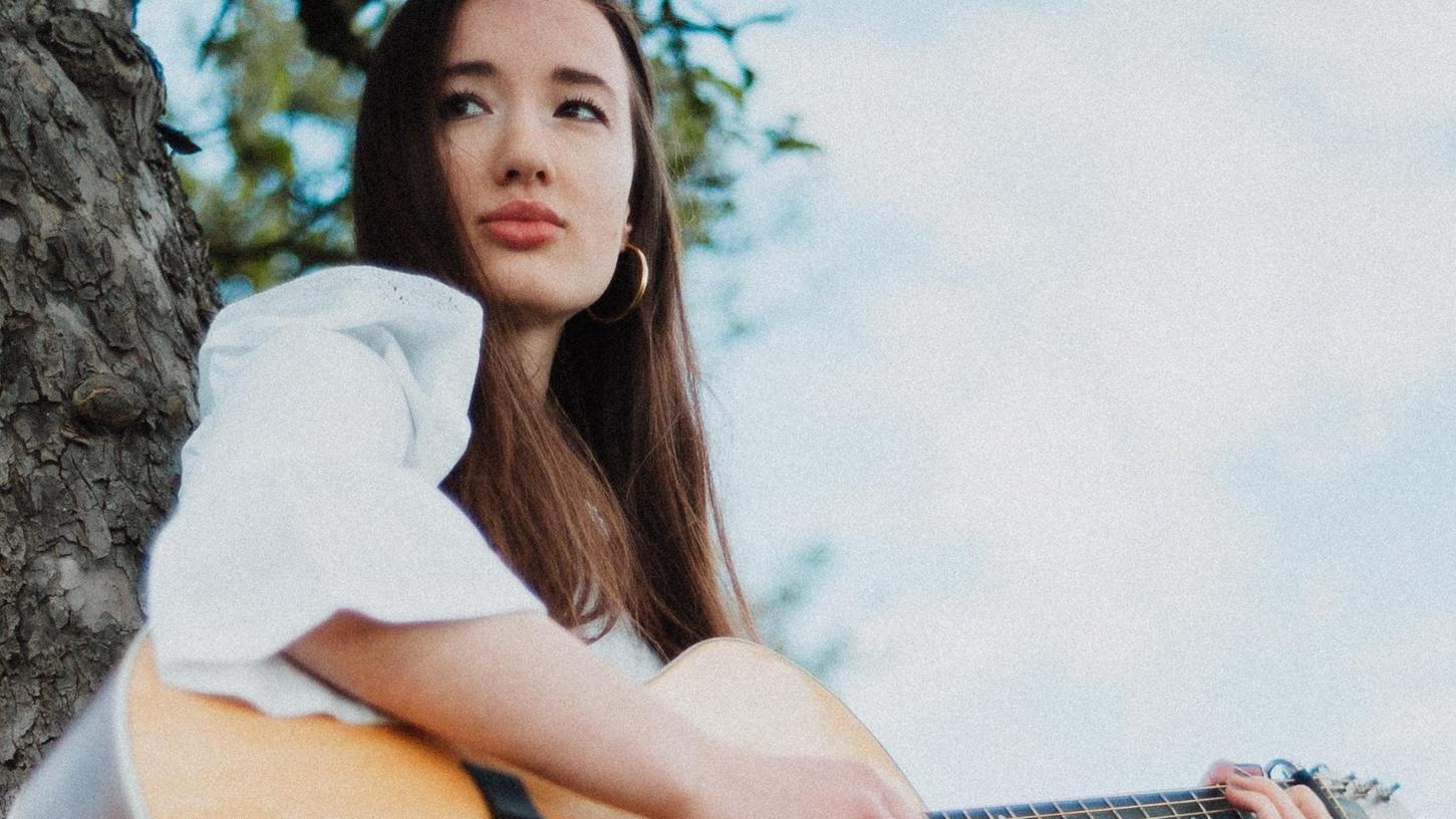 Isabelle Brenner alias Ellie Benn möchte musikalisch durchstarten. Zu sehen und zu hören ist sie am Mittwoch in Nürnberg.
Isabelle Brenner alias Ellie Benn möchte musikalisch durchstarten. Zu sehen und zu hören ist sie am Mittwoch in Nürnberg.