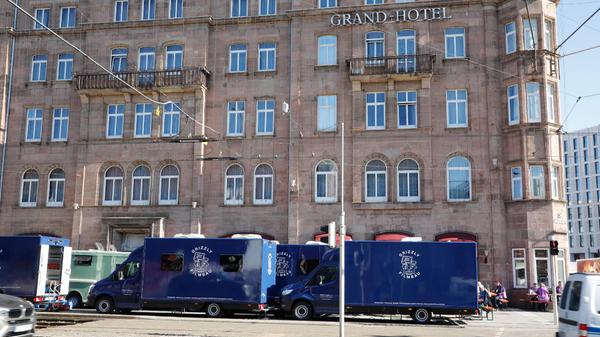 Die Dreharbeiten hatten im März im Nürnberger Le Meridien Grand Hotel begonnen.