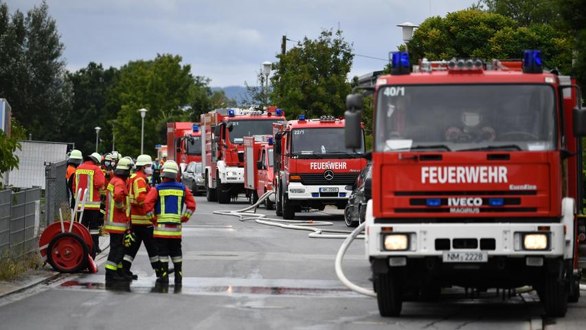 Am Dienstag kam es auf einem Betriebsgelände  in Pölling  zu einem schweren Unfall. Hierbei wurden mehrere Mitarbeiter verletzt.